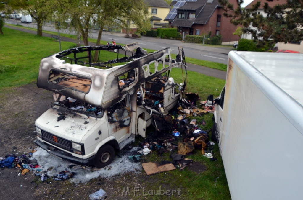 Wohnmobil ausgebrannt Koeln Porz Linder Mauspfad P102.JPG - Miklos Laubert